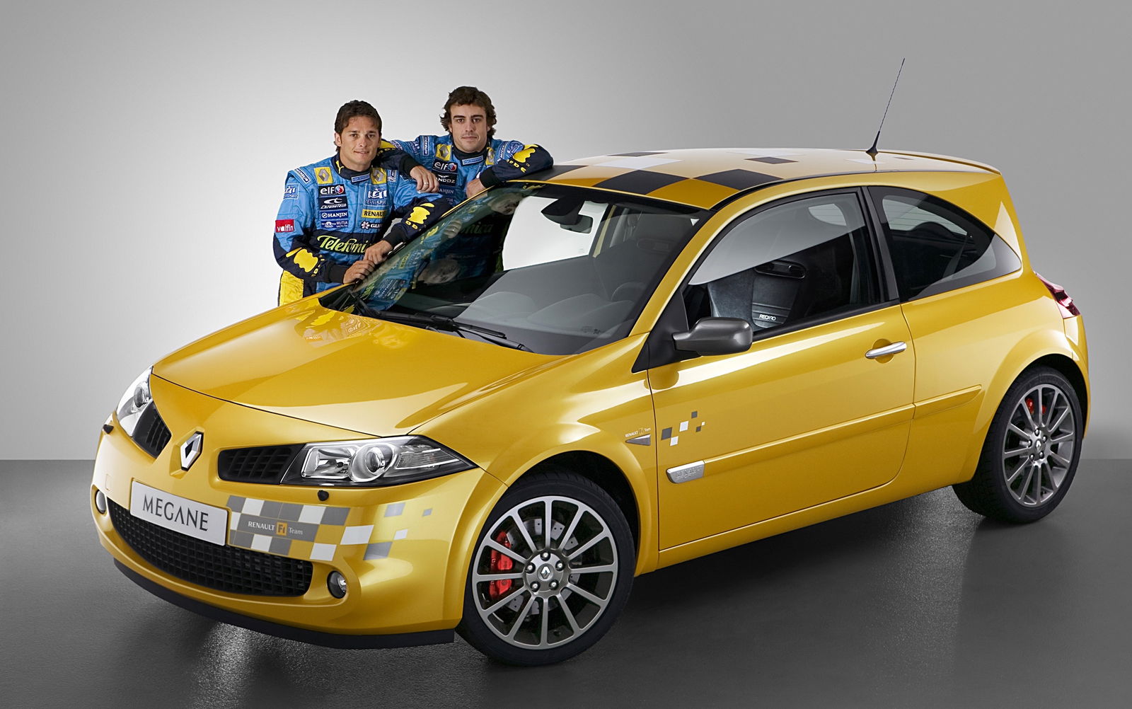 Giancarlo Fisichella and Fernando Alonso with a Renault Megane R26